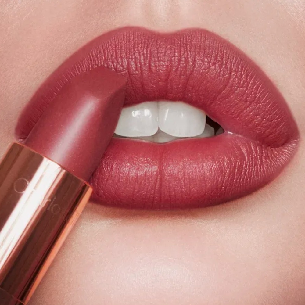 💋 Charlotte Tilbury Matte Revolution Lipstick - Pillow Talk 2 Medium - Picture 3 of 6